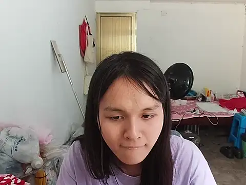 Snapshot of RebelAura chatting on May 10, 6:40 am RebelAura online show from May 10, 6:40 am