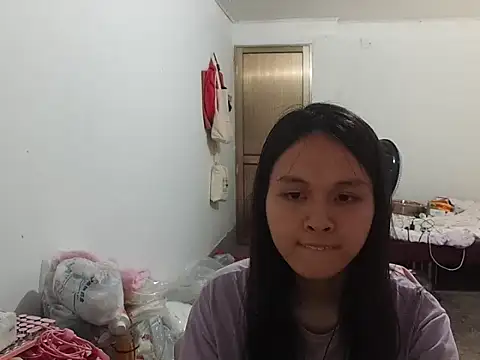 Snapshot of RebelAura chatting on May 17, 11:50 am RebelAura online show from May 17, 11:50 am