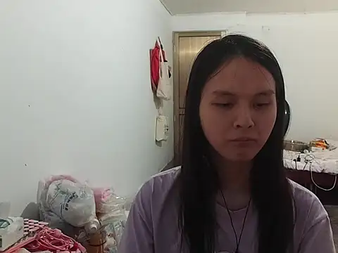 Snapshot of RebelAura chatting on May 17, 11:56 pm RebelAura online show from May 17, 11:56 pm