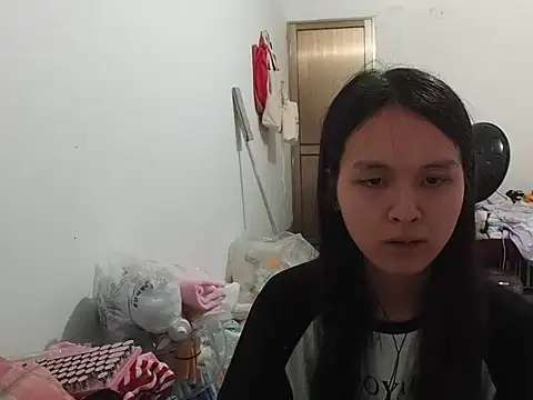 Snapshot of RebelAura chatting on June 9, 1:45 pm RebelAura online show from June 9, 1:45 pm