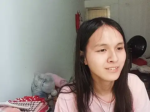 Snapshot of RebelAura chatting on June 20, 9:34 am RebelAura online show from June 20, 9:34 am
