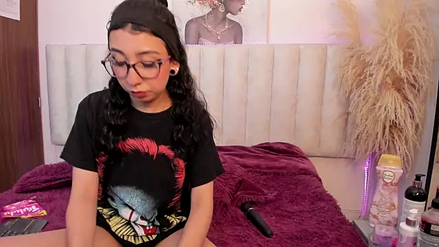 Isabella Crofts online show from May 6, 3:02 am