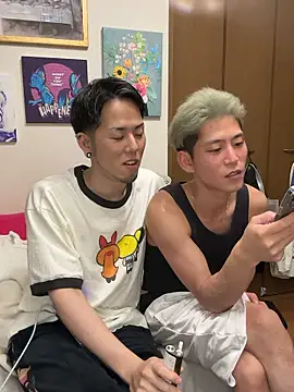 Snapshot of ippei0001 chatting on April 29, 1:26 pm ippei0001 online show from April 29, 1:26 pm