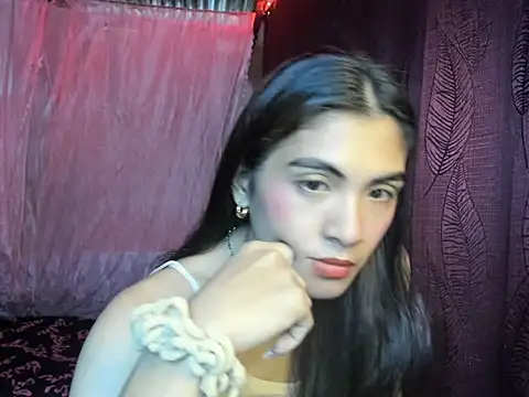 Snapshot of ursexykittykat_xx chatting on November 19, 6:35 am ursexykittykat xx online show from November 19, 6:35 am