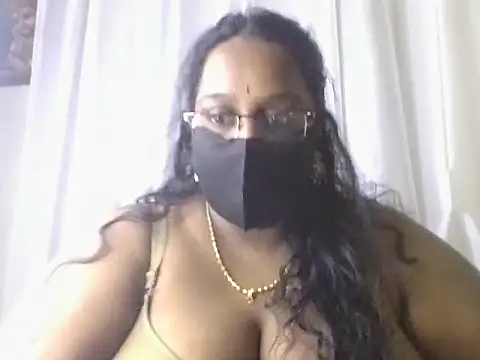 Snapshot of hootypriya chatting on June 29, 7:36 pm hootypriya online show from June 29, 7:36 pm