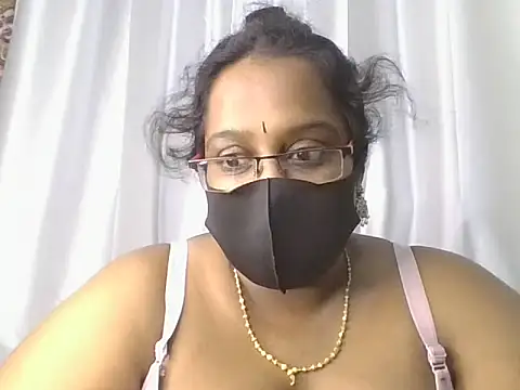 Snapshot of hootypriya chatting on June 30, 5:14 pm hootypriya online show from June 30, 5:14 pm