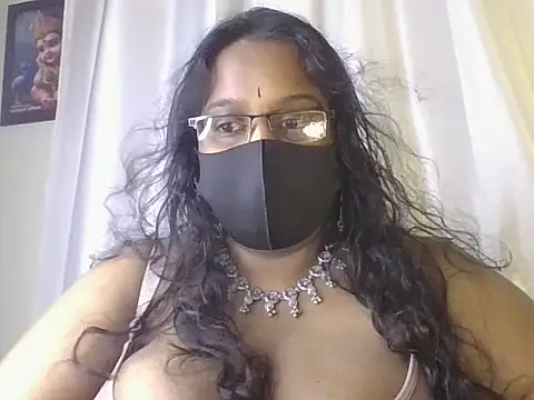 Snapshot of hootypriya chatting on July 1, 4:18 pm hootypriya online show from July 1, 4:18 pm