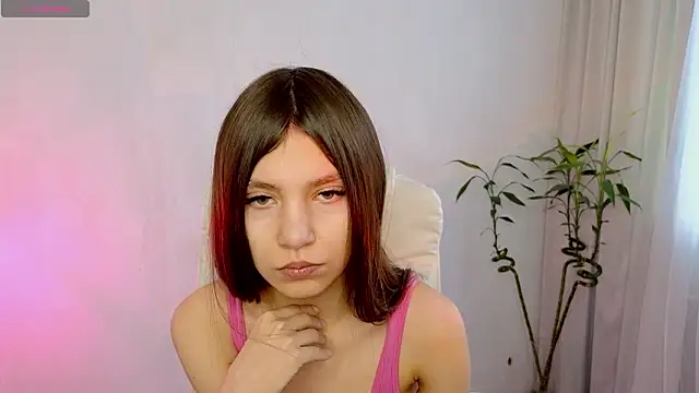 Little  Lunaa online show from February 15, 10:47 am