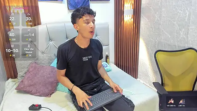 Snapshot of Elian_Julian chatting on November 11, 1:27 am Elian Julian online show from November 11, 1:27 am