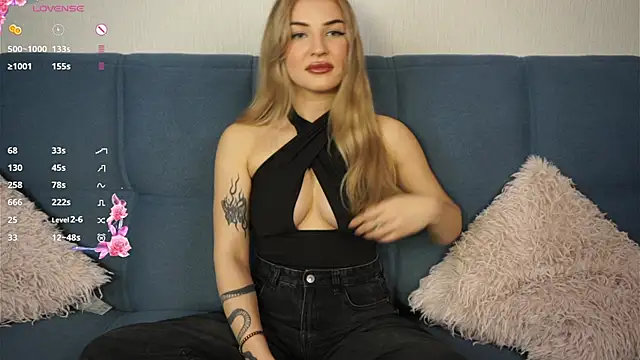 Snapshot of hannah_aura chatting on November 8, 2:06 pm hannah aura online show from November 8, 2:06 pm