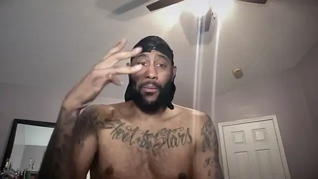 Snapshot of tallhandsome7ft chatting on November 30, 4:05 am tallhandsome7ft online show from November 30, 4:05 am