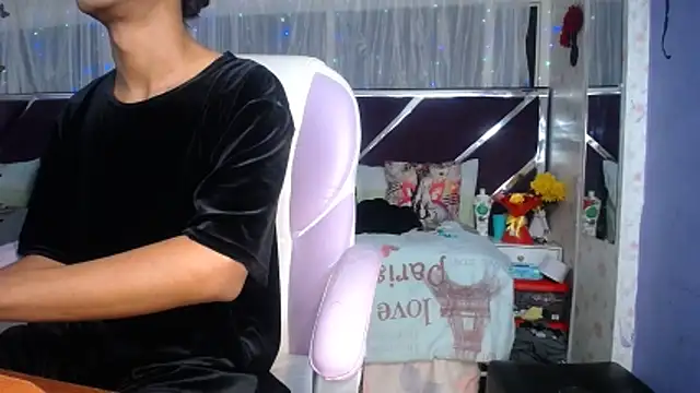 Snapshot of Santy_bigcock_01 chatting on May 20, 12:00 pm Santy bigcock 01 online show from May 20, 12:00 pm