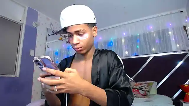 Snapshot of Santy_bigcock_01 chatting on June 13, 2:26 pm Santy bigcock 01 online show from June 13, 2:26 pm