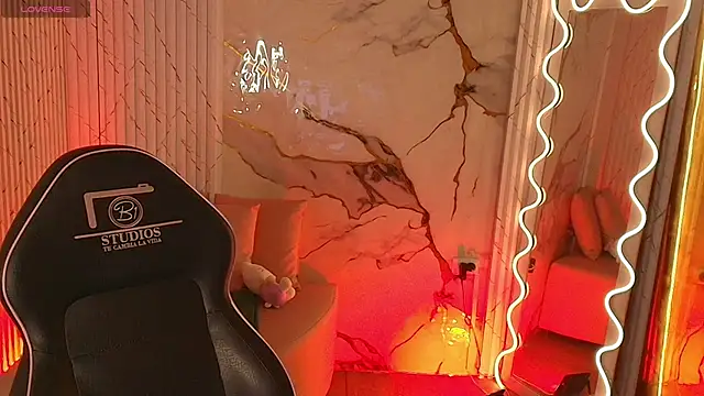 Snapshot of PEACHY_TAY chatting on April 7, 11:10 am PEACHY TAY online show from April 7, 11:10 am