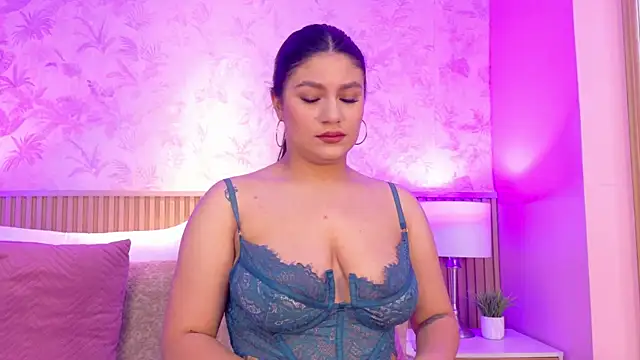 Snapshot of ValeriaMonet chatting on May 18, 1:39 pm ValeriaMonet online show from May 18, 1:39 pm