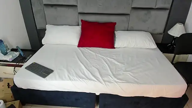 CatleyaSmith online show from December 20, 12:12 pm