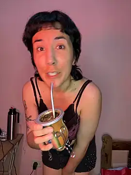 millielatina online show from November 10, 9:03 pm