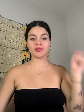Snapshot of Lorenaa1 chatting on May 2, 12:04 am Lorenaa1 online show from May 2, 12:04 am