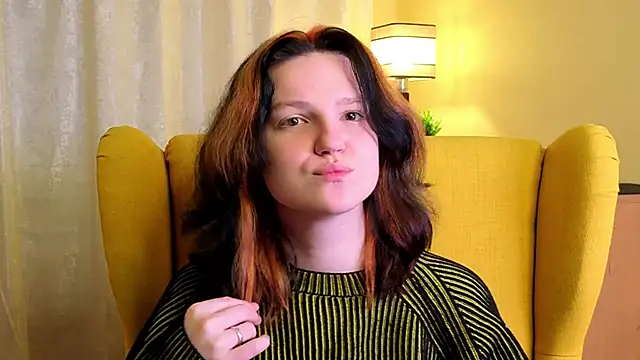 LatinaHuguenin online show from April 12, 9:09 pm