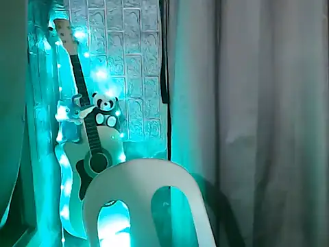 Snapshot of pinay_kim chatting on November 10, 4:28 pm pinay kim online show from November 10, 4:28 pm