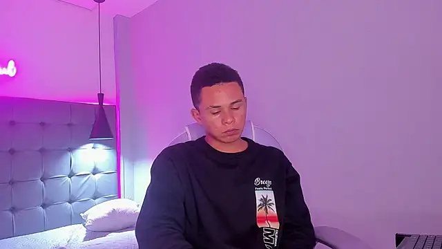 Snapshot of Liams18 chatting on November 29, 3:42 am Liams18 online show from November 29, 3:42 am