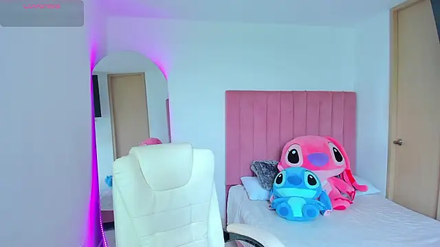 Janettcruz online show from March 28, 7:02 pm