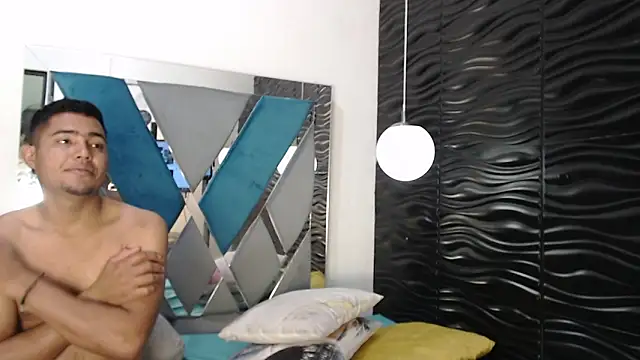 Naty And Maxx online show from December 1, 7:19 pm