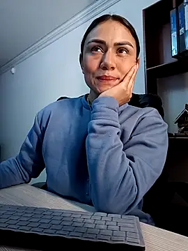 Snapshot of Amara_Nour chatting on November 17, 2:06 am Amara Nour online show from November 17, 2:06 am