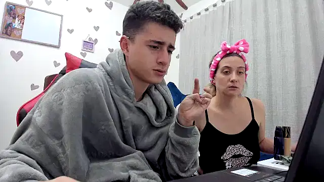 Snapshot of minervaystiven chatting on March 17, 3:22 am minervaystiven online show from March 17, 3:22 am