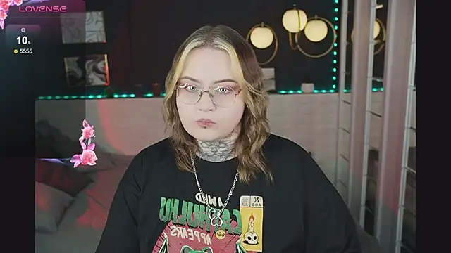 Snapshot of Arya_Addams chatting on November 8, 12:00 am Arya Addams online show from November 8, 12:00 am