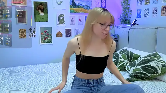 CindyMoriLove online show from April 17, 5:43 am