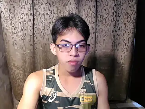 Snapshot of Urhotsilverboy chatting on November 5, 1:44 pm Urhotsilverboy online show from November 5, 1:44 pm