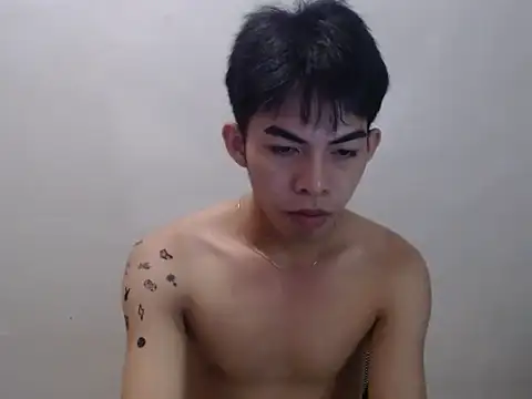 Urhotsilverboy online show from April 24, 6:10 pm