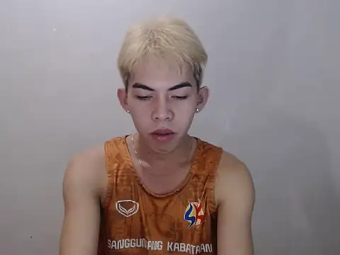 Snapshot of Urhotsilverboy chatting on May 29, 3:43 pm Urhotsilverboy online show from May 29, 3:43 pm