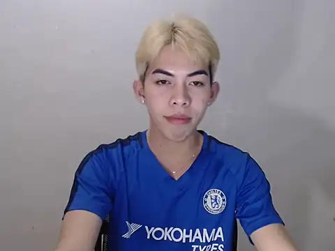 Snapshot of Urhotsilverboy chatting on June 9, 4:18 pm Urhotsilverboy online show from June 9, 4:18 pm