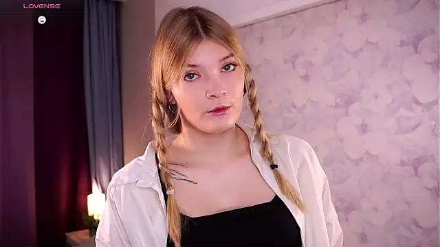 Snapshot of UteMessineo chatting on November 12, 6:25 am UteMessineo online show from November 12, 6:25 am