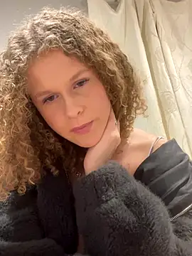 Snapshot of Bellaxo_1 chatting on November 15, 11:32 pm Bellaxo 1 online show from November 15, 11:32 pm