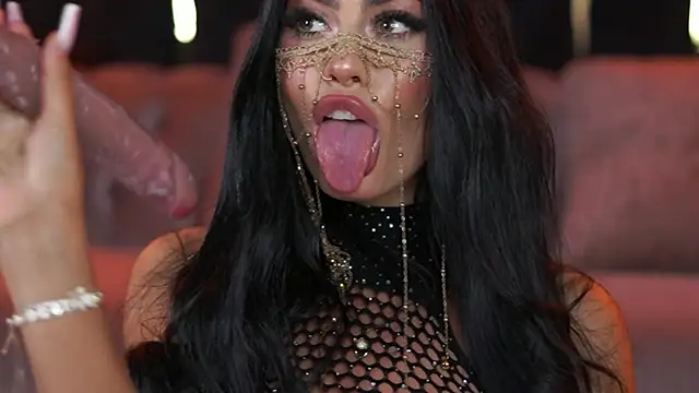 RavennaDArcy online show from July 25, 7:11 pm