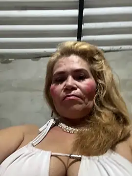 Snapshot of dirty_mother3 chatting on December 17, 3:23 am dirty mother3 online show from December 17, 3:23 am