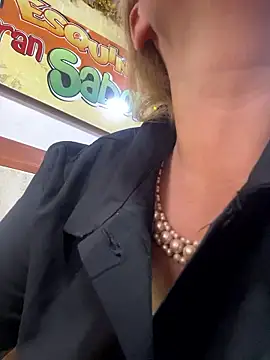 Snapshot of dirty_mother3 chatting on January 8, 6:10 pm dirty mother3 online show from January 8, 6:10 pm