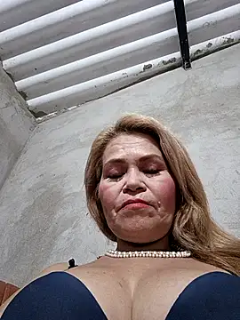 Snapshot of dirty_mother3 chatting on January 10, 2:02 am dirty mother3 online show from January 10, 2:02 am