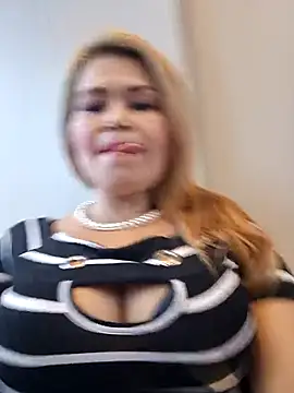 Snapshot of dirty_mother3 chatting on January 12, 10:37 pm dirty mother3 online show from January 12, 10:37 pm