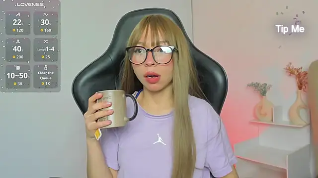 Snapshot of LuluuBerry chatting on November 14, 10:03 am LuluuBerry online show from November 14, 10:03 am