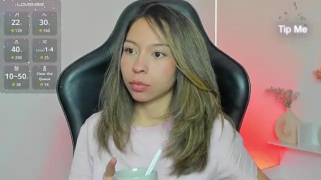 Snapshot of LuluuBerry chatting on November 19, 10:59 am LuluuBerry online show from November 19, 10:59 am