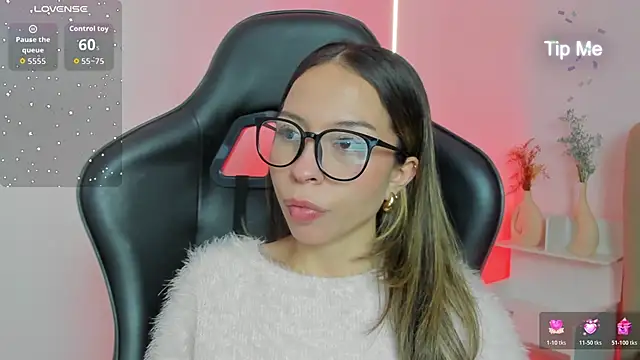 Snapshot of LuluuBerry chatting on November 30, 2:10 pm LuluuBerry online show from November 30, 2:10 pm