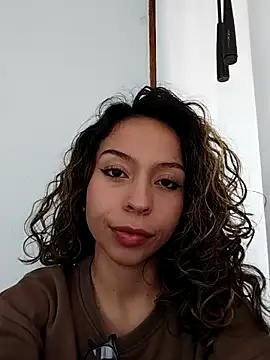 Snapshot of LuluuBerry chatting on December 3, 4:27 pm LuluuBerry online show from December 3, 4:27 pm