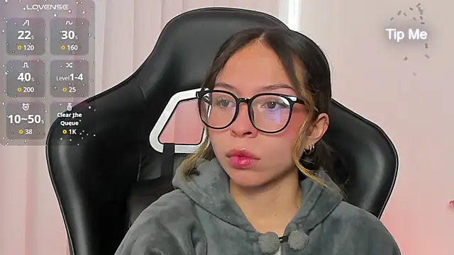 Snapshot of LuluuBerry chatting on December 14, 2:11 pm LuluuBerry online show from December 14, 2:11 pm