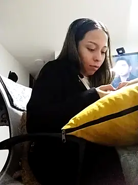 Snapshot of LuluuBerry chatting on December 19, 11:56 pm LuluuBerry online show from December 19, 11:56 pm