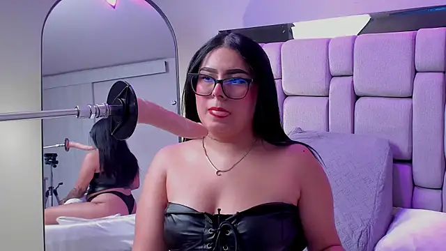 Amy whittee online show from December 18, 6:25 pm