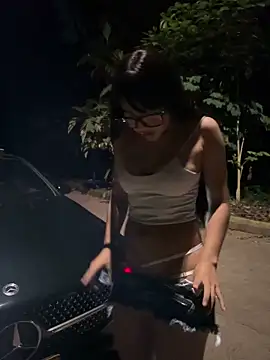 Snapshot of zevellez chatting on November 8, 2:34 am zevellez online show from November 8, 2:34 am